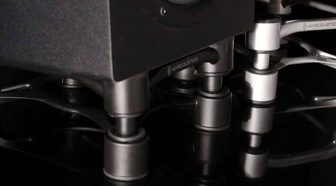 Megérkezett az IsoAcoustics APERTA200